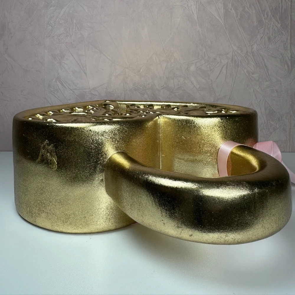 Heart-Shaped Decorative Padlock in Gold